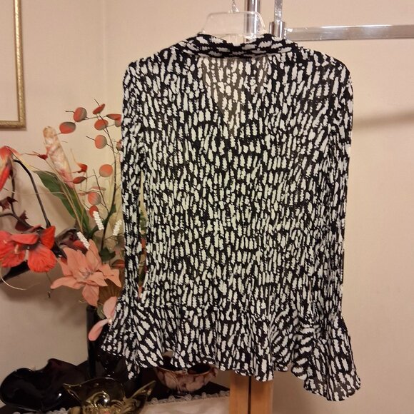 NWT Simon Chang Women's White Black Printed Ruffle Blouse Top Size 14 L - Picture 8 of 10